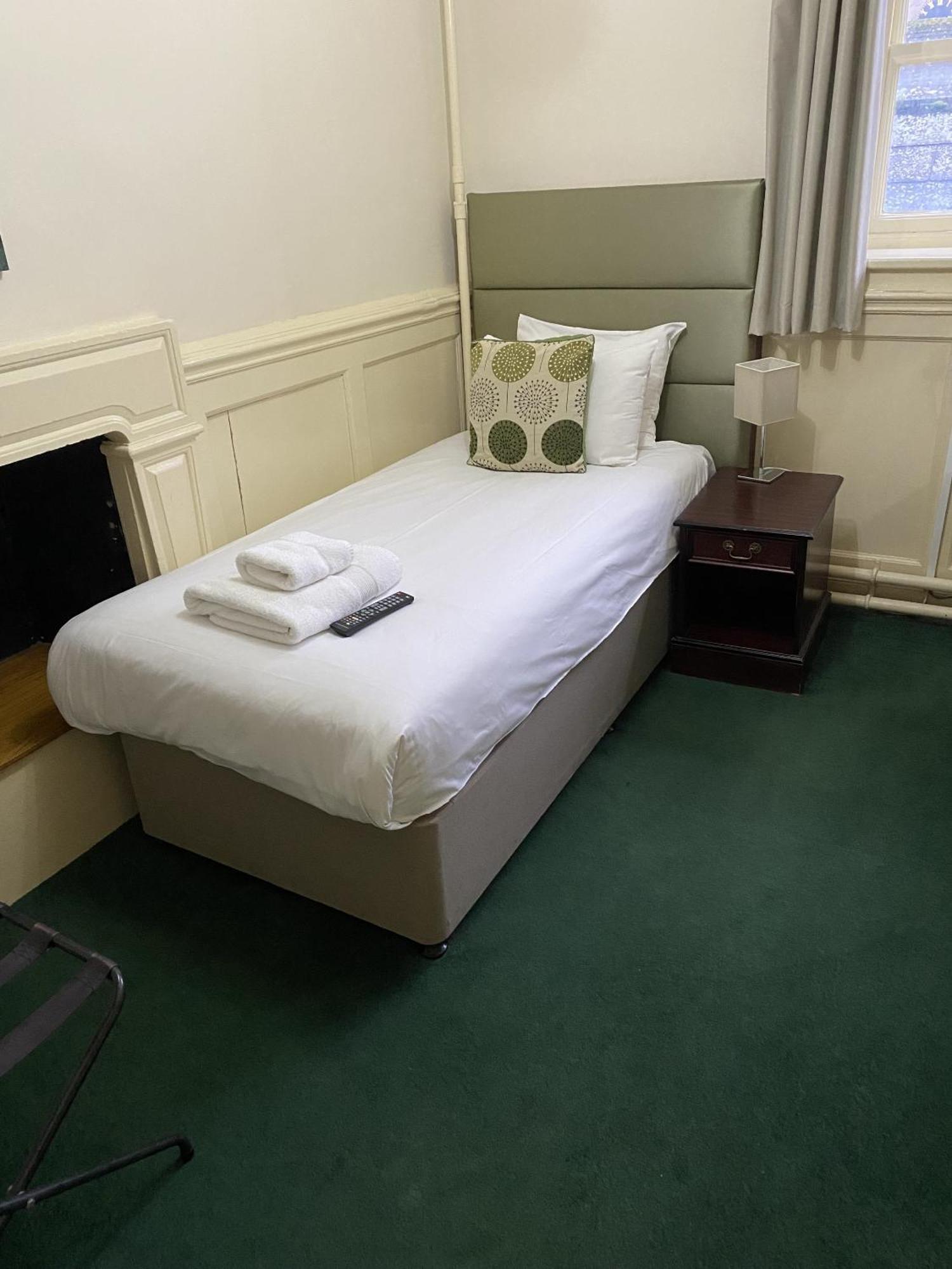 New Inn Hotel Lechlade Bilik gambar